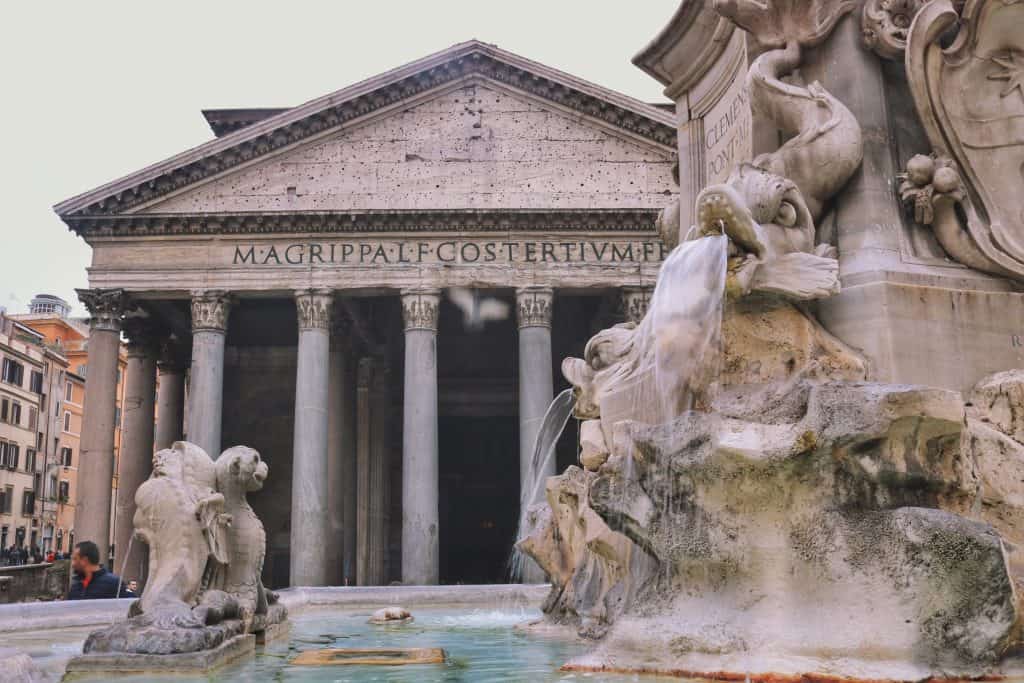 Fountain in front of the Pantheon